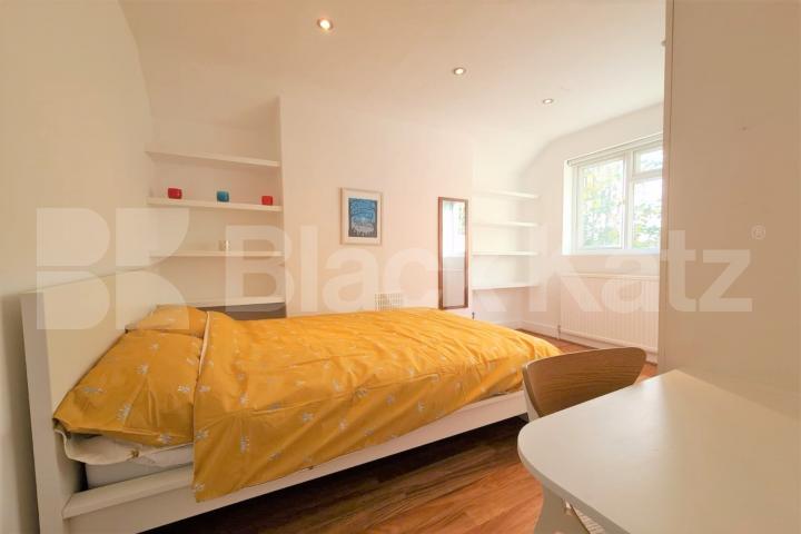 Top floor modern 1 bedroom property only a short walk away from Archway Station  Archway Road, Archway